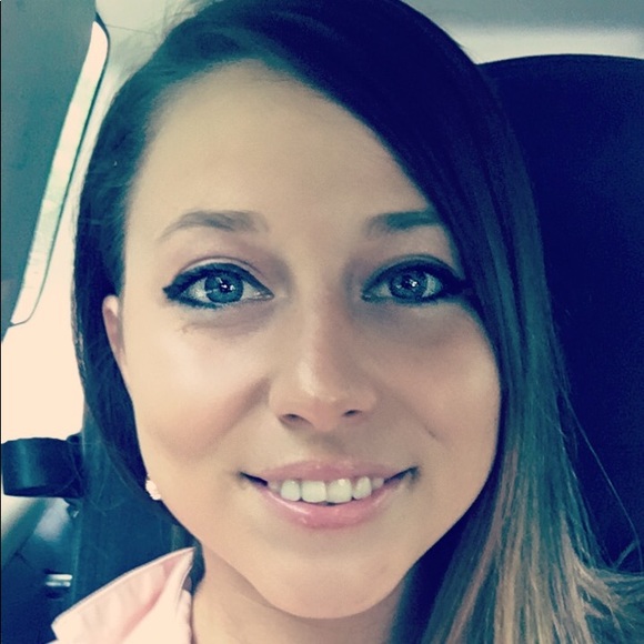 Meet your Posher, Kristen - Picture 1 of 1